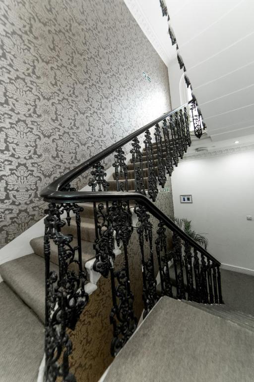 Imperial Court Suites